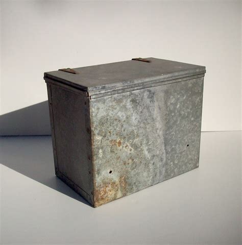 Vintage Metal Box With Lid 